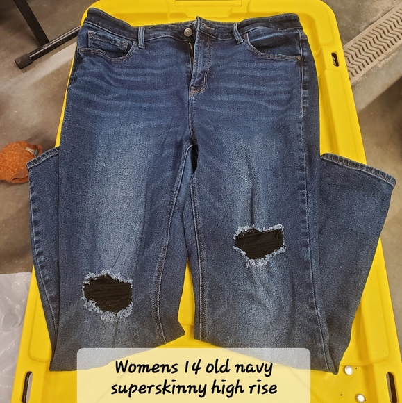 Old Navy Denim - Womens 14 superskinny high rise distressed jeans